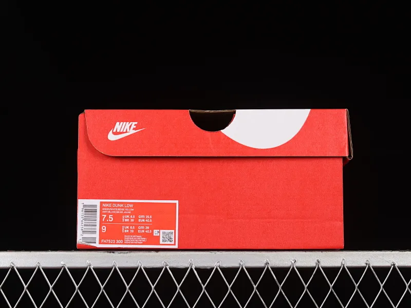 All categories Nk SB Dunk series Nk SB Dunk Low low-top sneakers Nk Dunk Low "Rainbow Trout" Yuyu joint model SB low-top casual sneakers FH7523-300